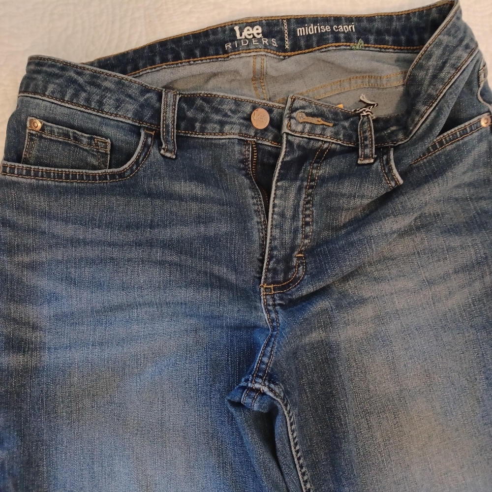 Lee Riders Midrise Capri Jeans